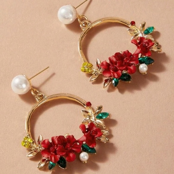 Red floral flower bouquet textured gold hoop pearl statement earrings - Picture 4 of 10